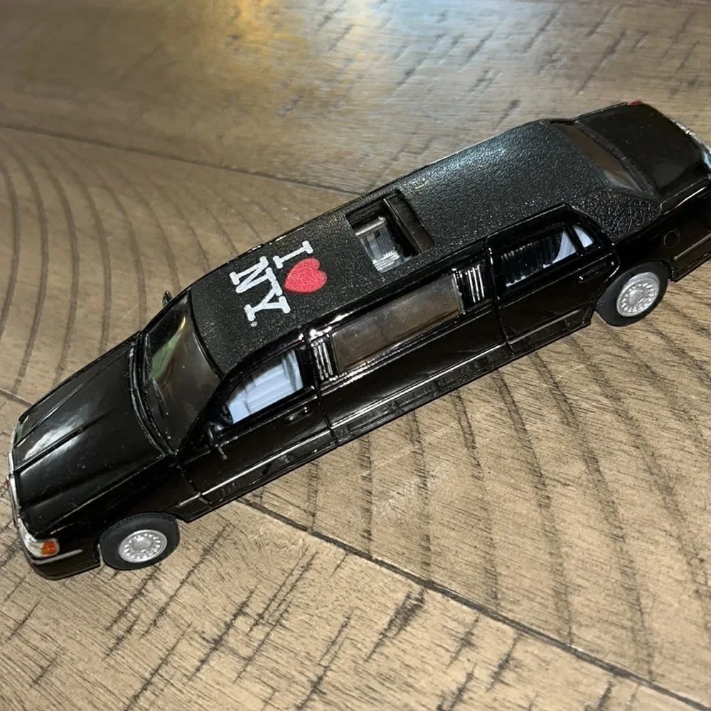 I Love ❤️ New York🍎🌆 🏙️🗽Limousine Toy 4 Kids 0-120 :) Pullback Car Desk toy